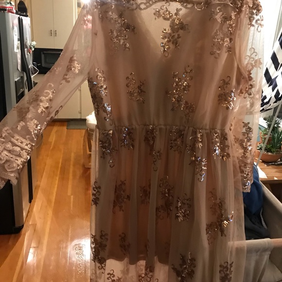 Gold sequined glamorous dress. - Picture 3 of 4